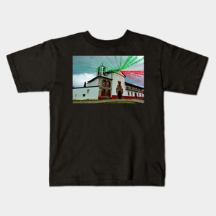 Eglise typique dans un village du Mexique Kids T-Shirt